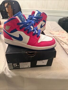 Nike Kids Mid-Top Sneakers in Pink, Blue & White
